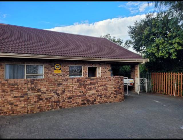 3 BEDROOM HOUSE FOR SALE IN ARBORETUM